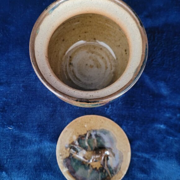 Pottery pot with lid - Picture 6 of 11